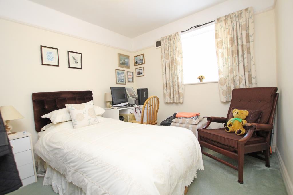 Lot: 129 - DETACHED BUNGALOW LET ON REGULATED TENANCY - Second bedroom with single bed taken August 2024